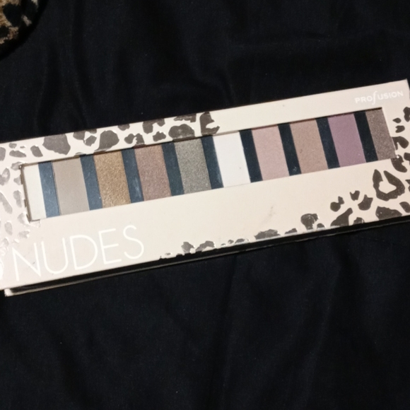 4 Nude pallets - Picture 4 of 10
